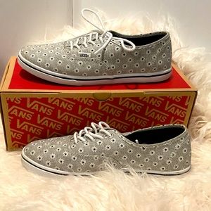 Vans Authentic Lo Pro.  Chambray Floral Blk/TWht.  Women US size 8.0